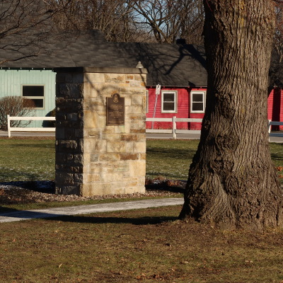 2020-12-18_1159-c37-red-barn_sq.jpg