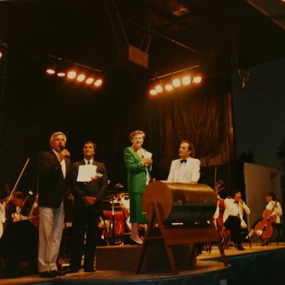 2019-09-05_1629-615-book-of-honour-concert-1986_sq.jpg