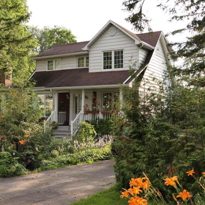 48-2019-07-31_1800-209-old-houses-baie-d-urfe-48-lakeview_sq.jpg