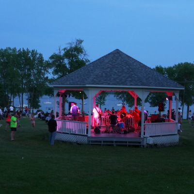 bandstand-2016-06-19_2110-752_sq.jpg